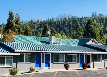 Pine Needles Inn hotel thumbnail 6
