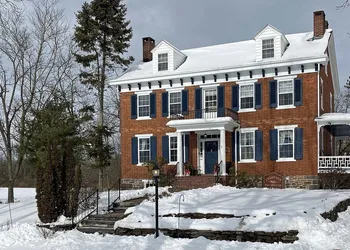 Lightner Farmhouse B&B hotel thumbnail 3