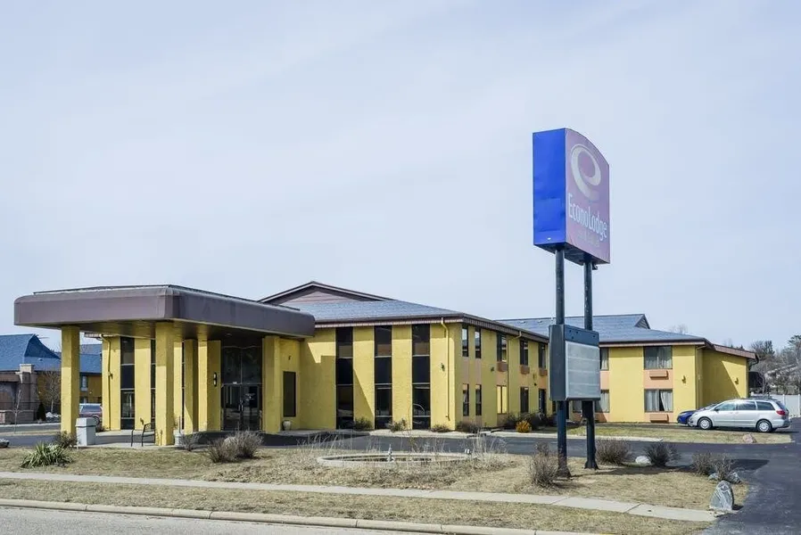 Econo Lodge Inn & Suites Wisconsin Dells hotel detail image 2