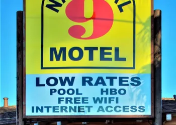 National 9 Santa Cruz hotel thumbnail 2