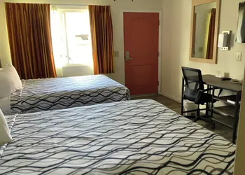 National 9 Santa Cruz hotel thumbnail 6