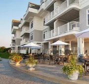 Water's Edge Resort & Spa hotel detail image 3