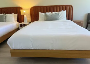 Ocean Lodge hotel thumbnail 4
