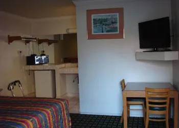 American Inn hotel thumbnail 3