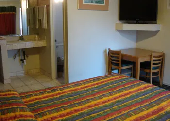 American Inn hotel thumbnail 4