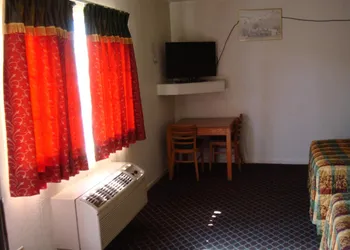 American Inn hotel thumbnail 7