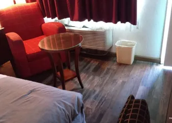 Travelers Beach Inn hotel thumbnail 6