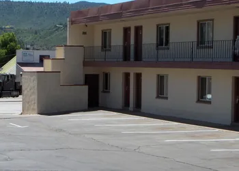 Budget INN hotel thumbnail 2