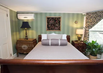 Ivy Lodge Bed & Breakfast hotel thumbnail 6