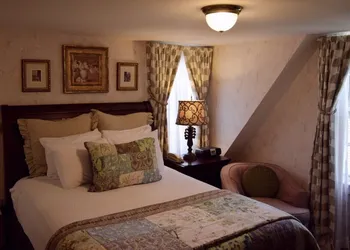 Ivy Lodge Bed & Breakfast hotel thumbnail 8