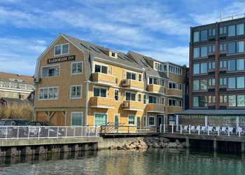 Harborside Inn hotel thumbnail 2