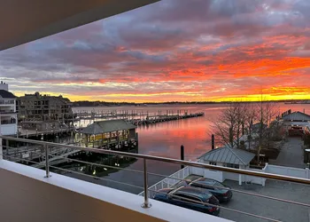 Harborside Inn hotel thumbnail 3