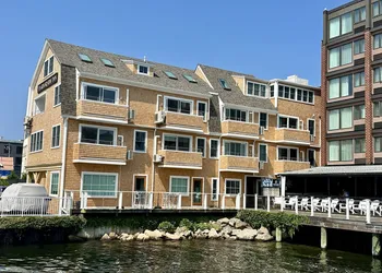 Harborside Inn hotel thumbnail 5