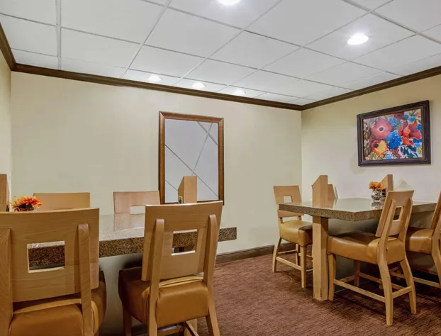 La Quinta Inn and Suites by Wyndham Miami Cutler Bay hotel detail image 1