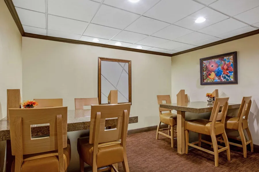 La Quinta Inn and Suites by Wyndham Miami Cutler Bay hotel detail image 2