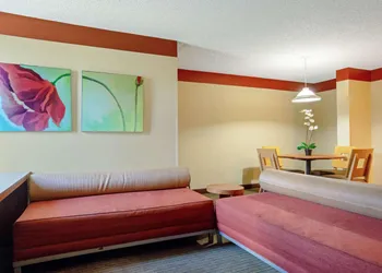 La Quinta Inn and Suites by Wyndham Miami Cutler Bay hotel thumbnail 4