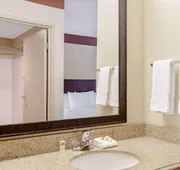 La Quinta Inn and Suites by Wyndham Miami Cutler Bay hotel detail image 5