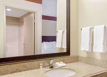 La Quinta Inn and Suites by Wyndham Miami Cutler Bay hotel thumbnail 5