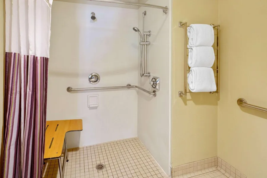 La Quinta Inn and Suites by Wyndham Miami Cutler Bay hotel detail image 6