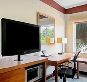 La Quinta Inn and Suites by Wyndham Miami Cutler Bay hotel detail image 7
