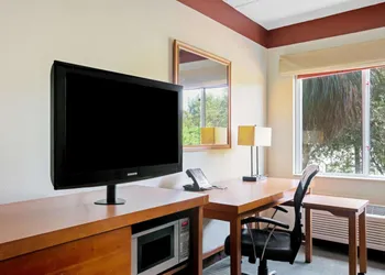 La Quinta Inn and Suites by Wyndham Miami Cutler Bay hotel thumbnail 7