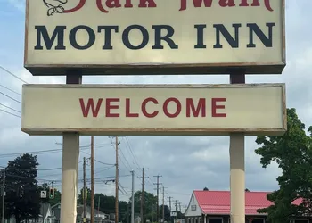 Mark Twain Motor Inn hotel thumbnail 3