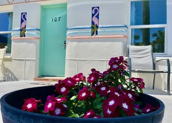 Magic Beach Motel hotel thumbnail 2