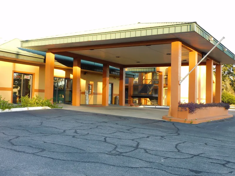 Camilla Inn & Suites hotel detail image 6