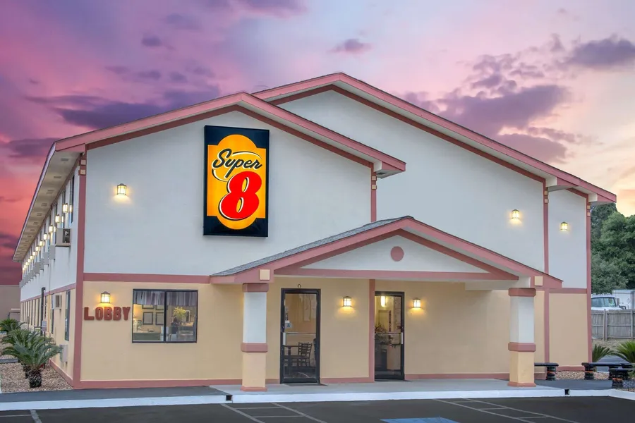 Super 8 by Wyndham Douglas hotel detail image 2