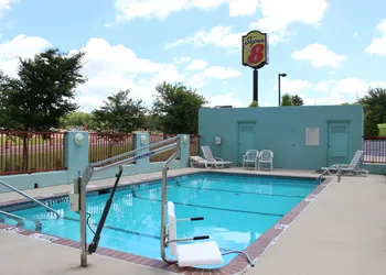 Super 8 by Wyndham Natchez hotel thumbnail 4