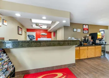 Econo Lodge Urbandale hotel thumbnail 2