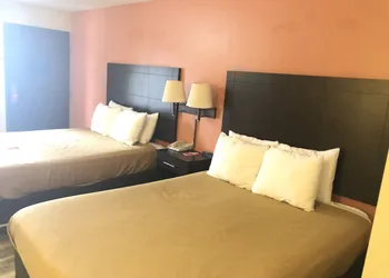 Econo Lodge Urbandale hotel thumbnail 5