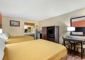 Econo Lodge Urbandale hotel thumbnail 6