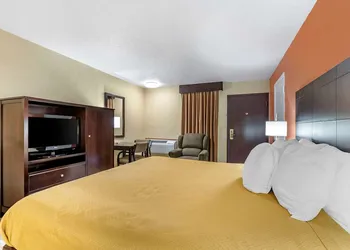 Econo Lodge Urbandale hotel thumbnail 8
