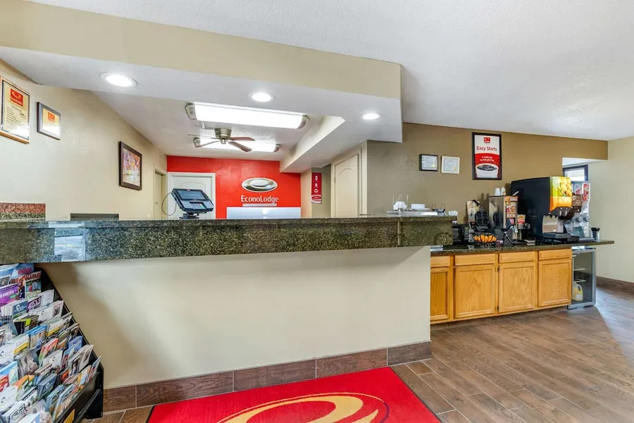 Econo Lodge Urbandale hotel detail image 2