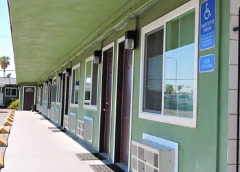 American Inn Motel hotel thumbnail 2