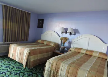 Walden Motel hotel thumbnail 8