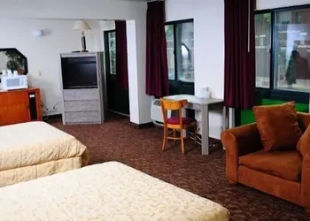 Amber Inn hotel thumbnail 8