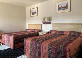 Surrey Motel hotel thumbnail 6