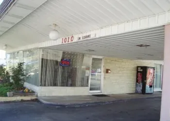 Gray Plaza Motel hotel thumbnail 4