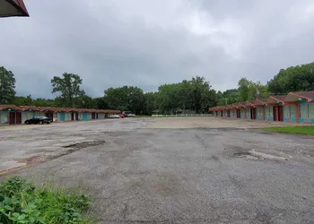 Gray Plaza Motel hotel thumbnail 7