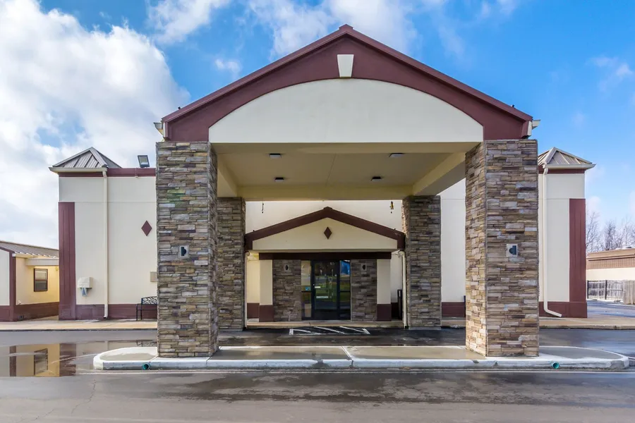 Econo Lodge Cloverdale hotel detail image 6