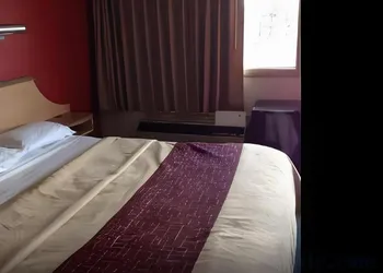 Rodeway Inn Fort Wayne hotel thumbnail 2
