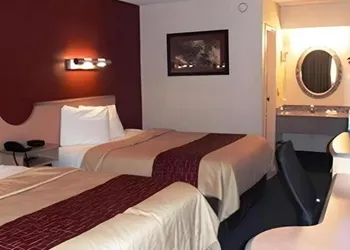 Rodeway Inn Fort Wayne hotel thumbnail 6
