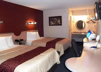 Rodeway Inn Fort Wayne hotel thumbnail 7