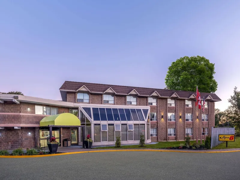 Super 8 by Wyndham Toronto East ON hotel detail image 2
