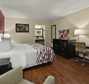 Red Roof Inn & Suites Cave City hotel detail image 7