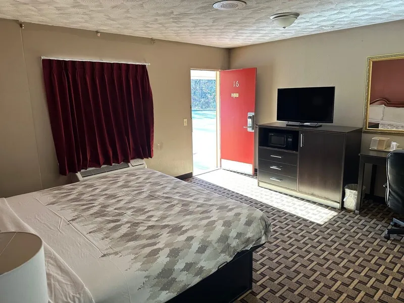 Americas Best Value Inn Franklin hotel detail image 6