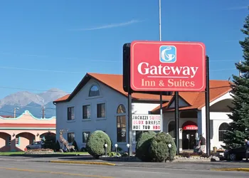 Gateway Inn And Suites hotel thumbnail 2