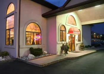 Gateway Inn And Suites hotel thumbnail 3